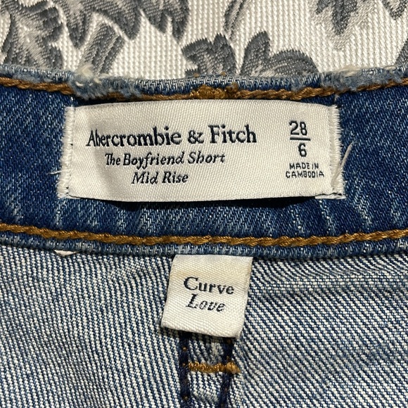 Abercrombie and Fitch curve love jean shorts - Picture 3 of 3